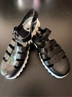 JuJu Black Glossy Jelly Fisherman Sandals with White Sole